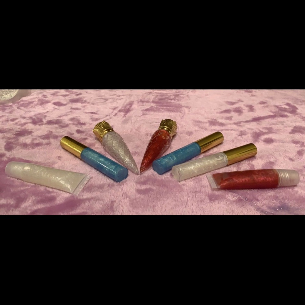 Lip gloss🤍💙❤️ $10 for 1👈🏽